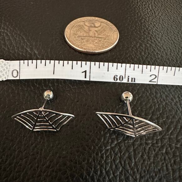 Spider web stainless steel cartilage ear piercing earrings - Picture 4 of 4